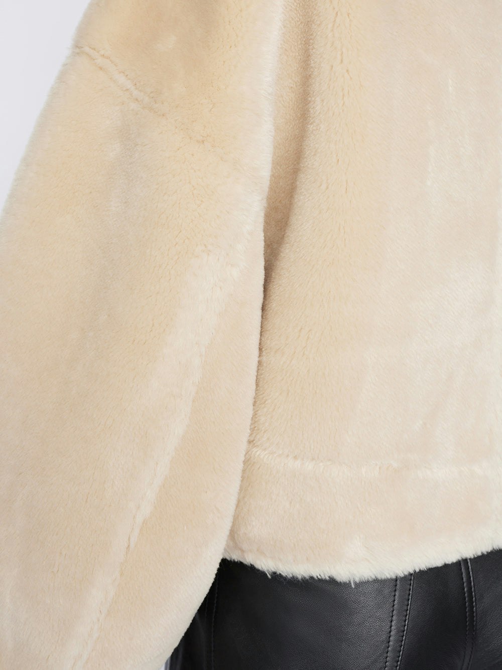 sleeve detail view alt:size